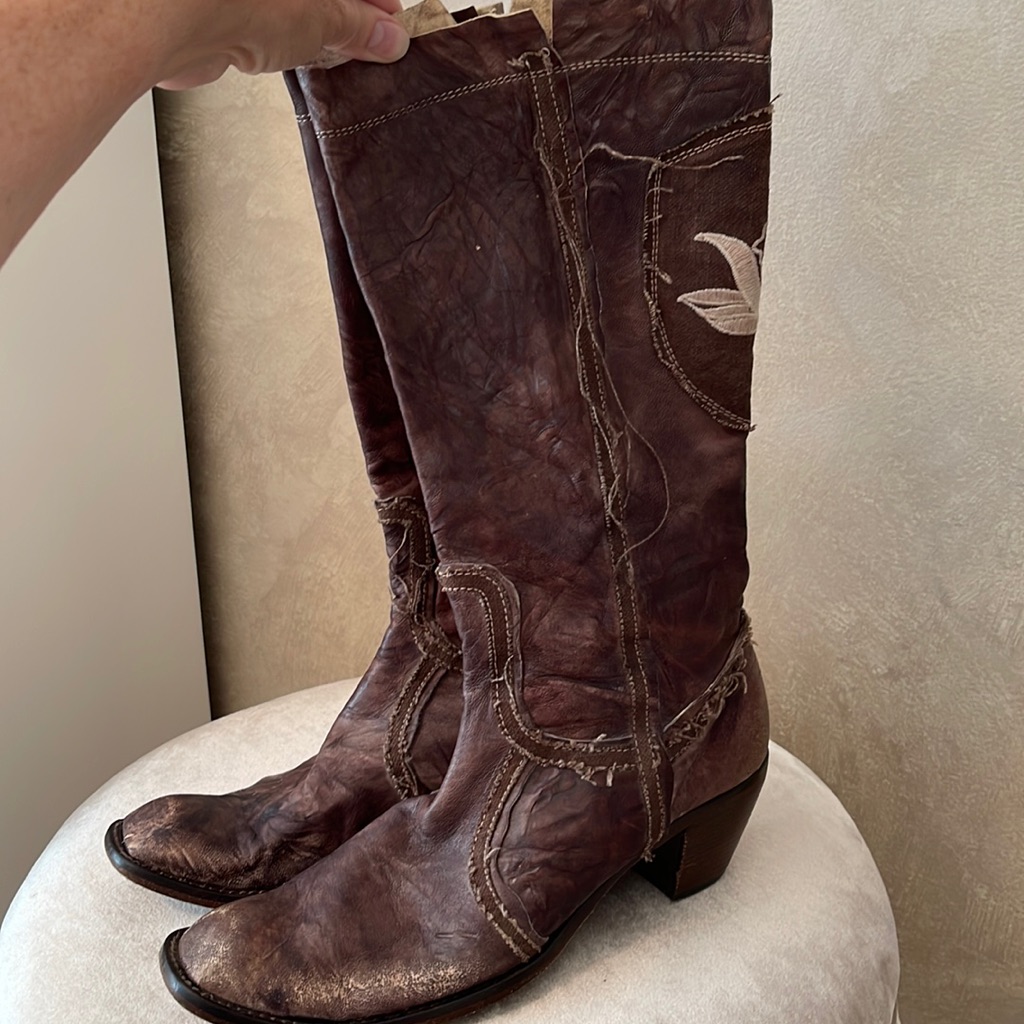 Siren By Mark Nason Distressed Learher Boots 10